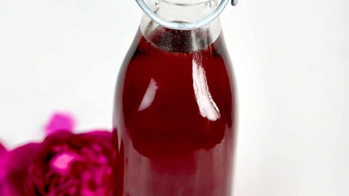 What we love about Roses & Champagne